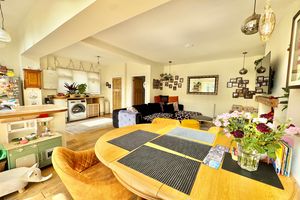 Open Plan Kitchen / Dining / Family Room- click for photo gallery